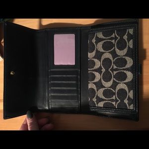 Tri-fold coach wallet